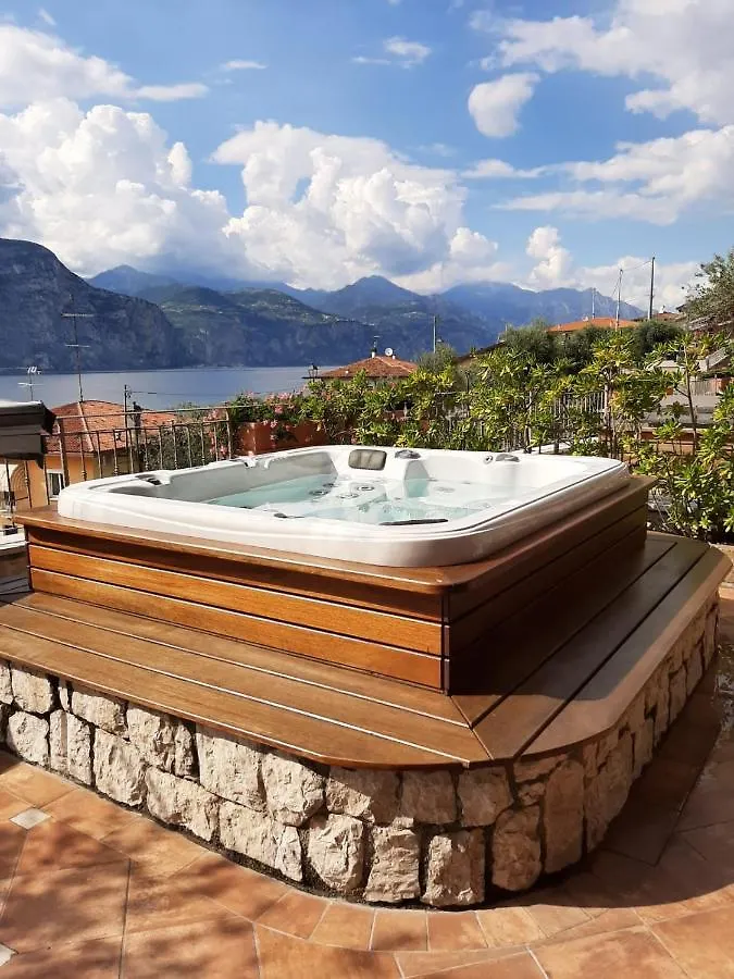 Bmp Apartment Deluxe 2 Jacuzzi Riscaldata Privata Vista Lago Di Garda Brenzone sul Garda Casa de Férias