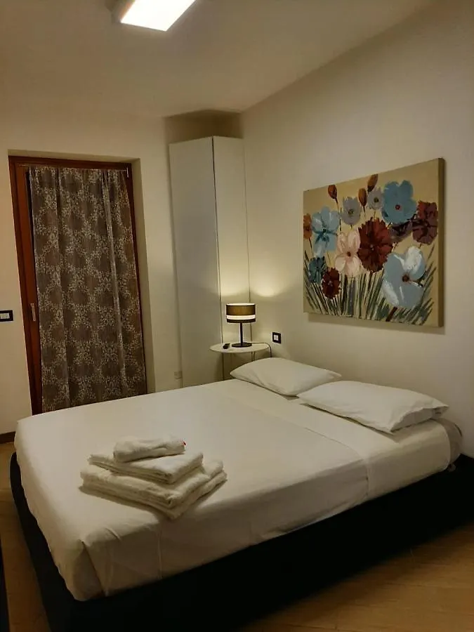 Casa de Férias Bmp Apartment Deluxe 2 Jacuzzi Riscaldata Privata Vista Lago Di Garda Brenzone sul Garda