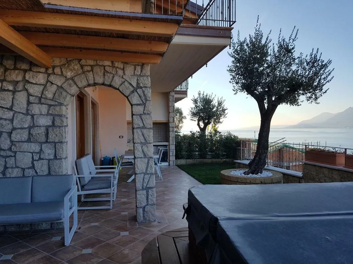 Casa de Férias Bmp Apartment Deluxe 2 Jacuzzi Riscaldata Privata Vista Lago Di Garda Brenzone sul Garda