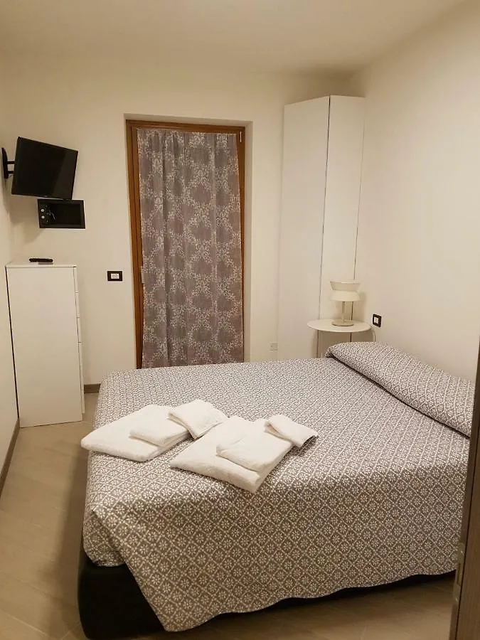 Bmp Apartment Deluxe 2 Jacuzzi Riscaldata Privata Vista Lago Di Garda Brenzone sul Garda 0*,  Itália