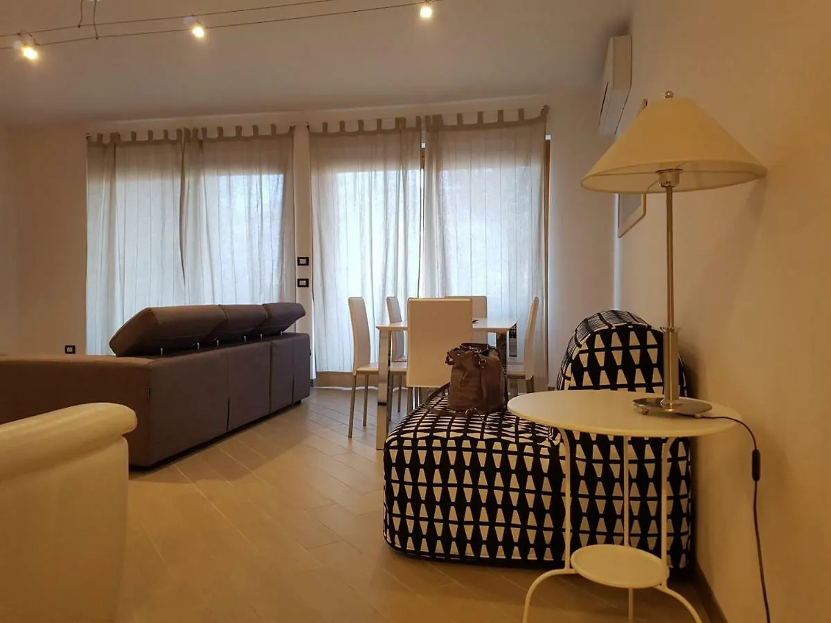 Casa de Férias Bmp Apartment Deluxe 2 Jacuzzi Riscaldata Privata Vista Lago Di Garda Brenzone sul Garda